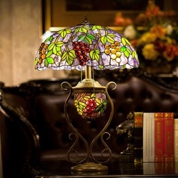 Lampe de table en vitrail...